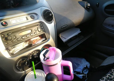 2004 Saturn Ion Level 2 из США, поврежденный, VIN 1G8AJ52F44Z159616